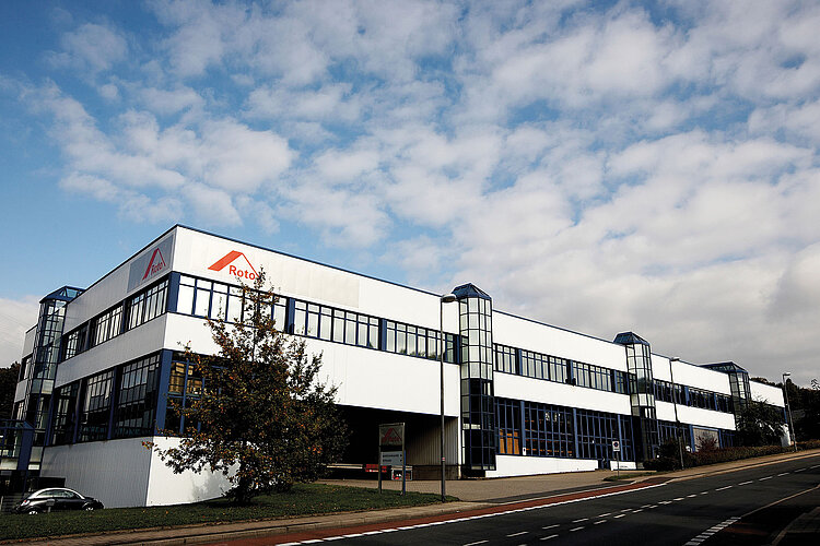 Le attività di Roto Fenster- und Türtechnologie per quanto riguarda gli articoli in alluminio si concentrano a Velbert, nei pressi di Düsseldorf. Nella sede di Aluvision, con circa 11.500 metri quadri occupati da produzione e uffici, lavorano circa 220 dipendenti.
