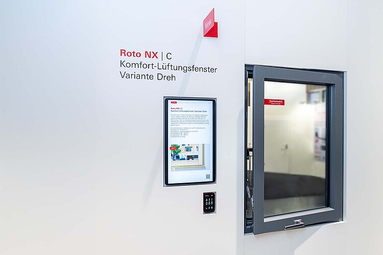 Komfort-Lüftungsfenster Variante Dreh mit der verdeckten Bandseite „Roto NX | C“