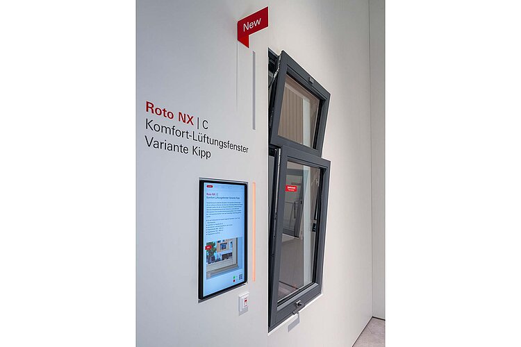 Komfort-Lüftungsfenster Variante Kipp mit der verdeckten Bandseite „Roto NX | C“