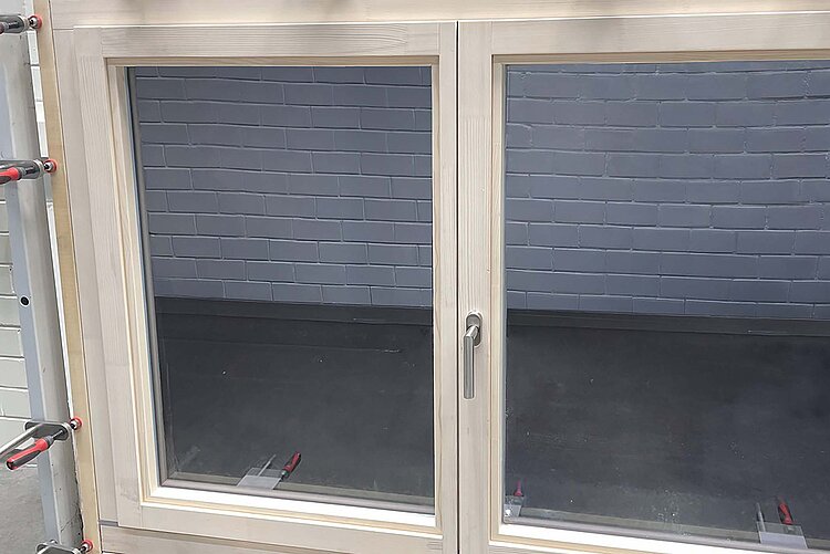 Gezielte Modifikationen zur optimalen Produktabstimmung: Für ihr neues Stulp-Fenstertürsystem setzt die Rommel Fenster- und Fassadenbau GmbH auf Komponenten und Prüfkompetenz von Roto.