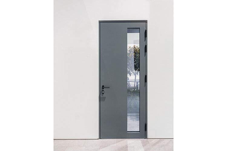 Roto Solid B | 224 A black in a main entrance door