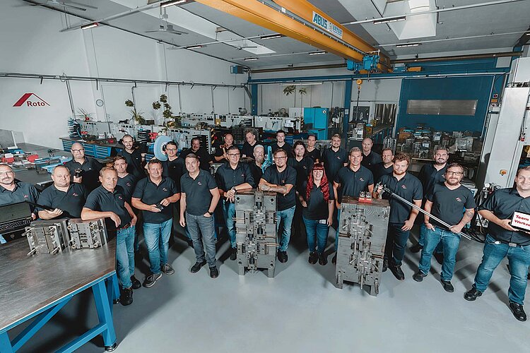 Diesjähriger Kategorie-Sieger „Interner Werkzeugbau unter 50 Mitarbeitende“ des Wettbewerbs „Excellence in Production“ wurde die Roto Frank Austria GmbH. Rund 30 Mitarbeitende gehören zum Team.