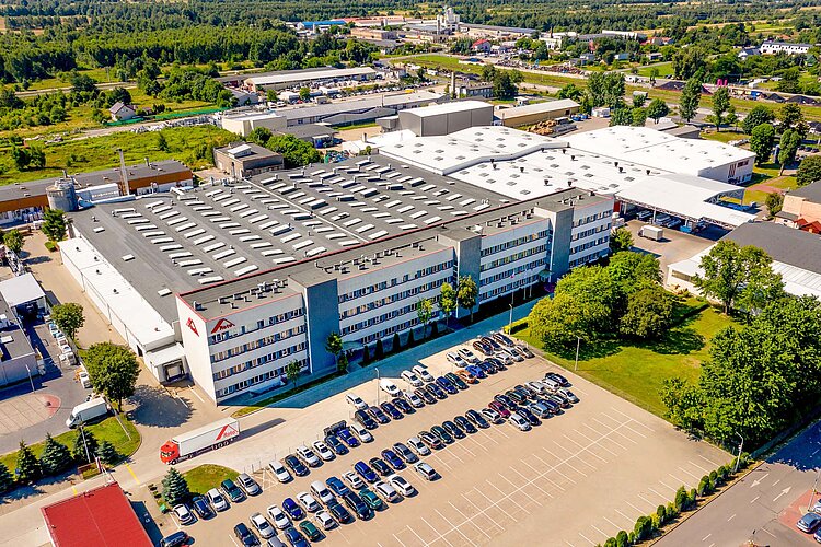 Rund 420 Mitarbeitende der Roto Dachsystem-Technologie produzieren im polnischen Lubartów Dachfenster aus Kunststoff und Holz.