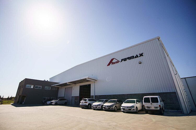 With 2,500 square meters of warehouse space and 300 square meters of office space, the new Roto location north of Buenos Aires offers optimal conditions for efficient processes, short distances, and the targeted development of new market segments.