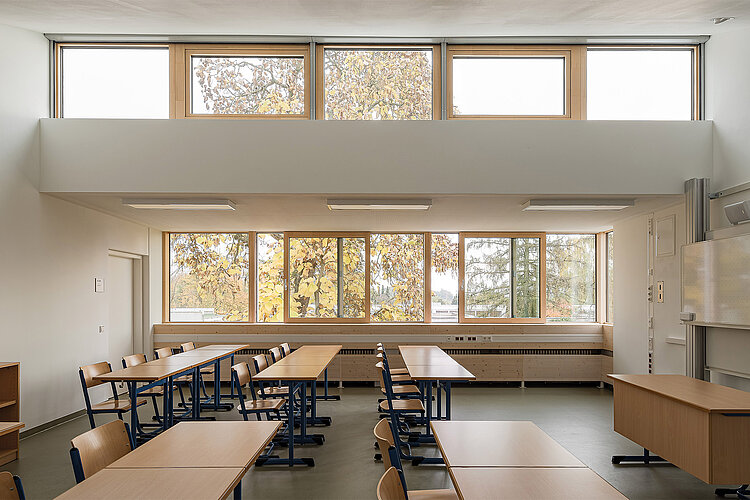 Otto-Hahn-Schule Frankfurt am Main Klassenzimmer innen
