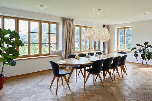 Dining room with window front