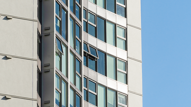 Cascadia und Roto unterstützen ihre Kunden mit optimalen Lösungen wie zum Beispiel diesen hochdichten Fenstern im „Pacific Point II Reha“ in Vancouver, British Columbia, Kanada.